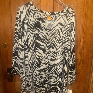Ruby Rd. Black and White Zebra Print Tunic